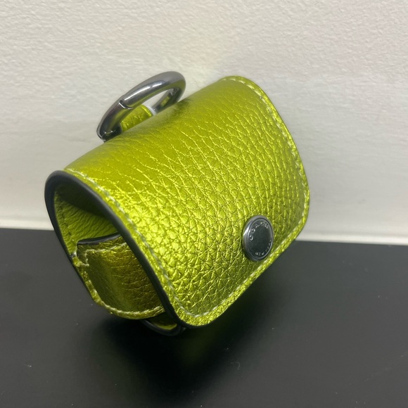 NWT Coach Outlet Large Wireless Earbud Pro Case - Picture 5 of 5